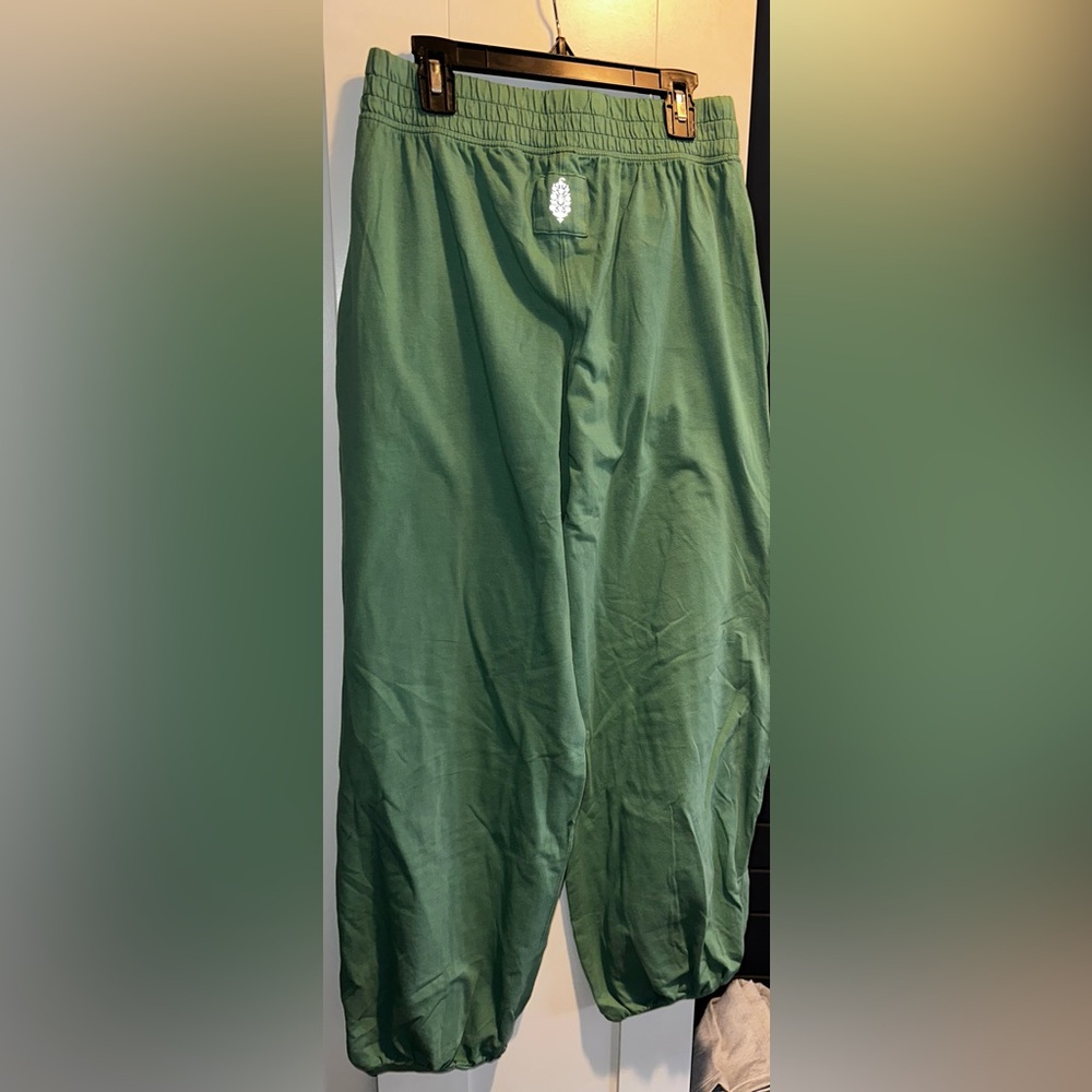 NWOT Free People Movement Hot Shot Crossover- Heritage Green Pants - Picture 12 of 13